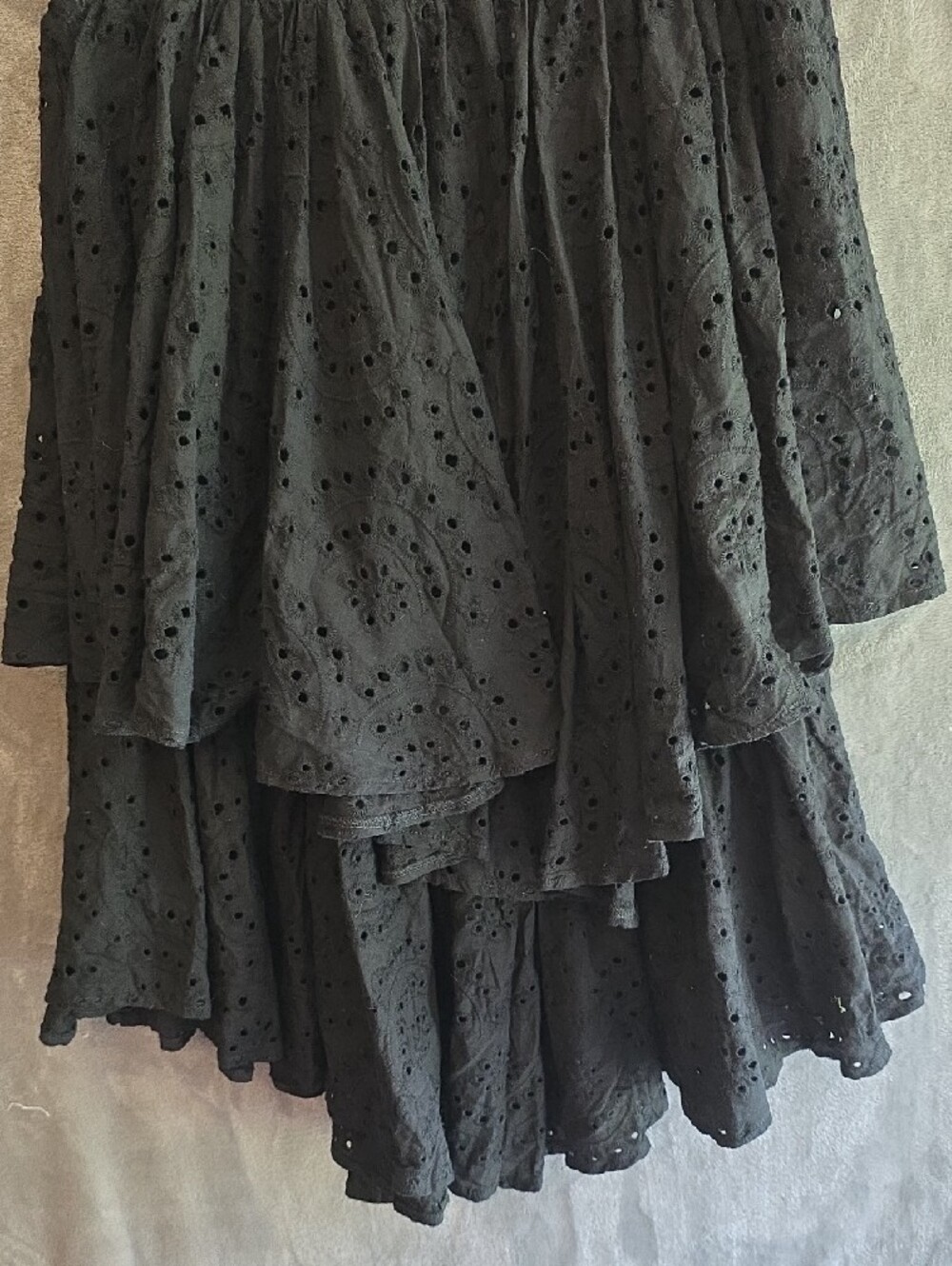Women’s Black Eyelet Tiered Skirt. Size Medium - Picture 5 of 9